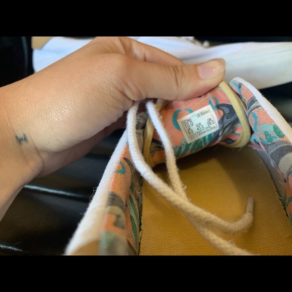 VANS - Picture 4 of 4